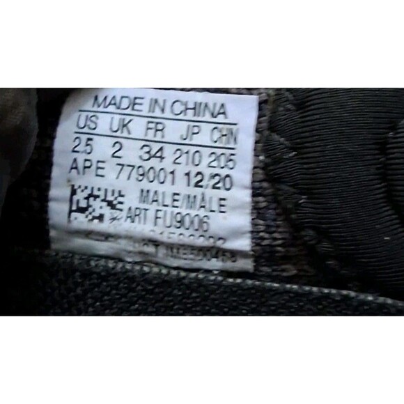 Adidas Boost youth size 2.5 - Picture 6 of 7